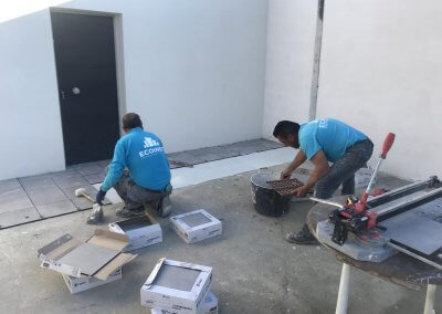 albañiles haciendo reforma integral